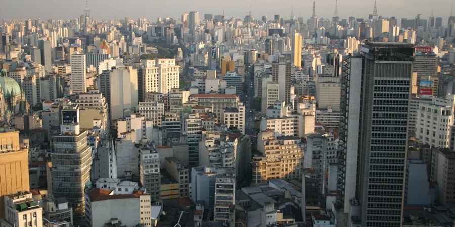 Skyline de São Paulo representando o mercado digital competitivo